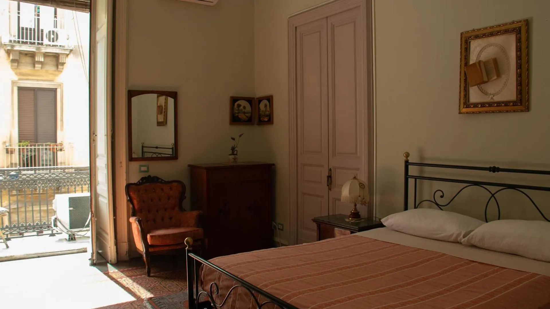 Casa Verdi - House Of Travelers Catania Guest house