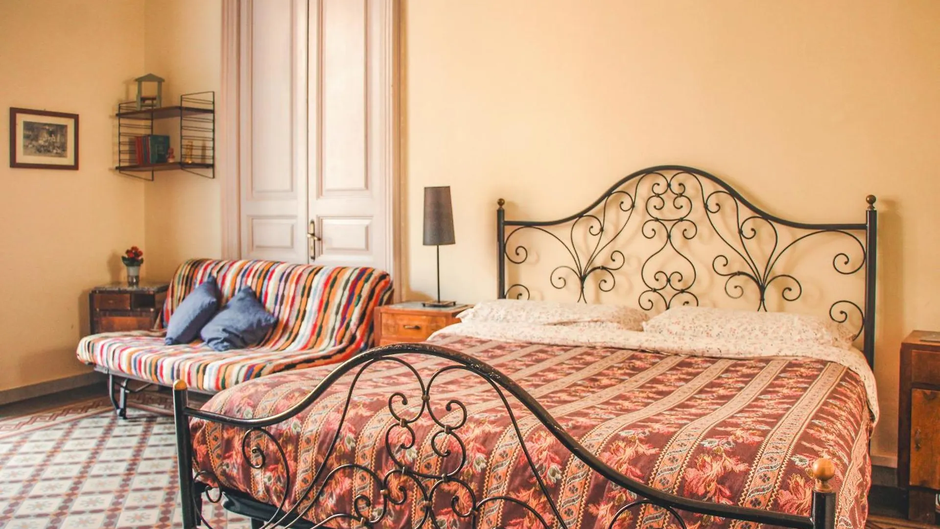 Casa Verdi - House Of Travelers Catania Italy