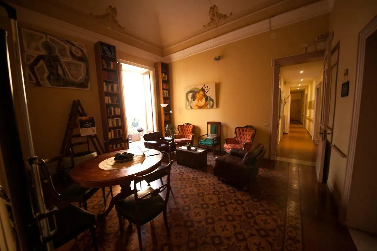 Casa Verdi - House Of Travelers 카타니아 3*,  이탈리아