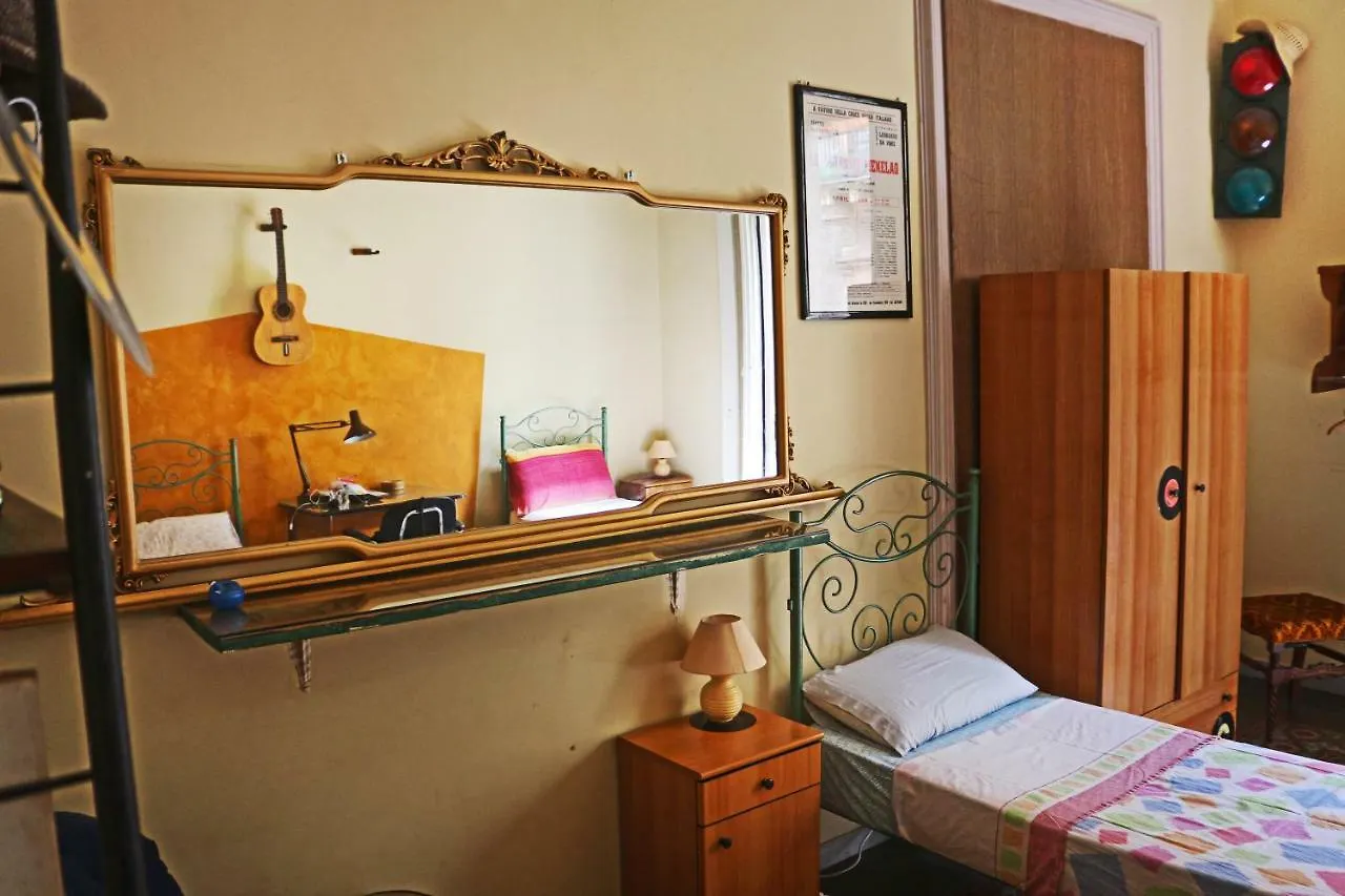 Casa Verdi - House Of Travelers 카타니아 3*,
